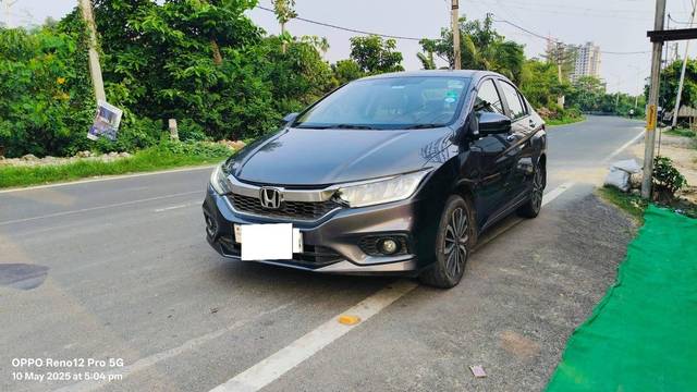 https://images10.gaadi.com/usedcar_image/4526500/original/processed_fd9aa0a6644ff52addbdcb0460eb7396.jpg?imwidth=6400