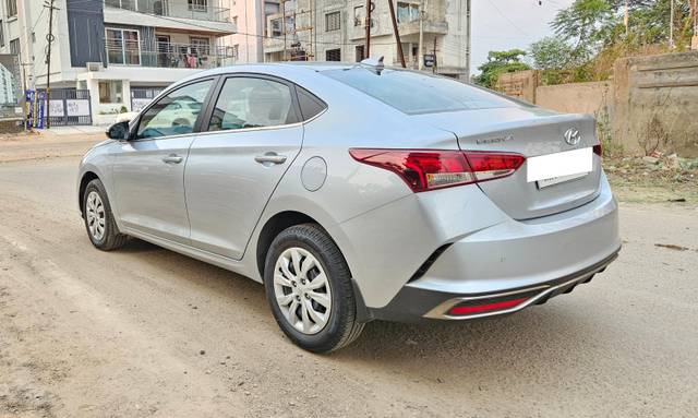https://images10.gaadi.com/usedcar_image/4526560/original/processed_589b3c51e86ea3f64b47838a42c0e02d.jpg?imwidth=6401