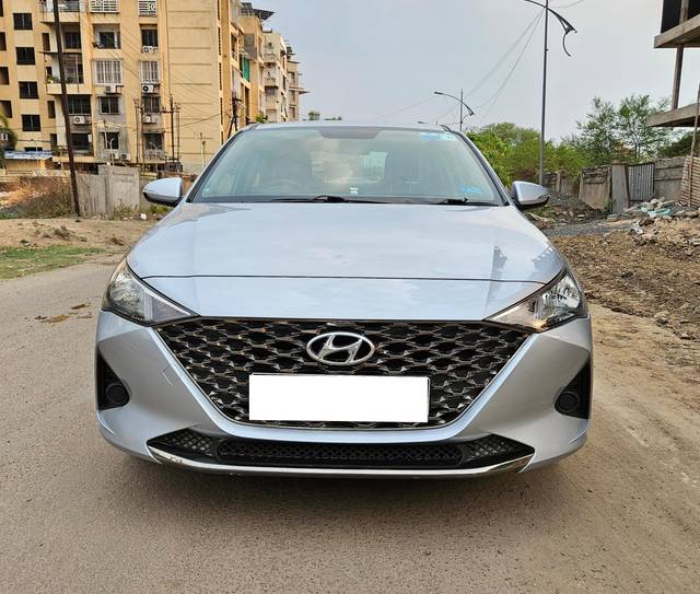 https://images10.gaadi.com/usedcar_image/4526560/original/processed_6998ead919e45bbb1629478ec9c8d981.jpg?imwidth=6402