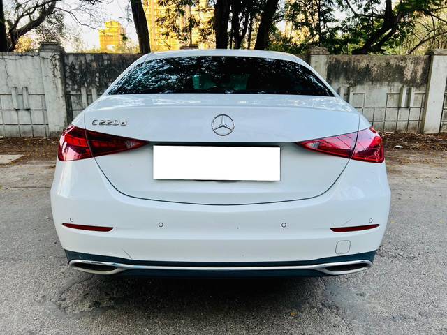 https://images10.gaadi.com/usedcar_image/4526565/original/processed_12129fd13271e8e649e39df41f1fa202.jpg?imwidth=6402