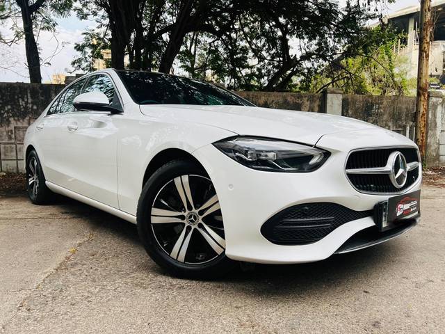 https://images10.gaadi.com/usedcar_image/4526565/original/processed_71eb9ea6d641a39efe8c61de0e4f91b0.jpg?imwidth=6400