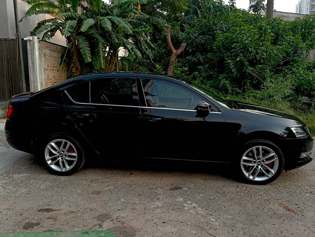 https://images10.gaadi.com/usedcar_image/4526573/original/d164ac706dc48231d955e8a1d0c59aa2.jpg?imwidth=6401