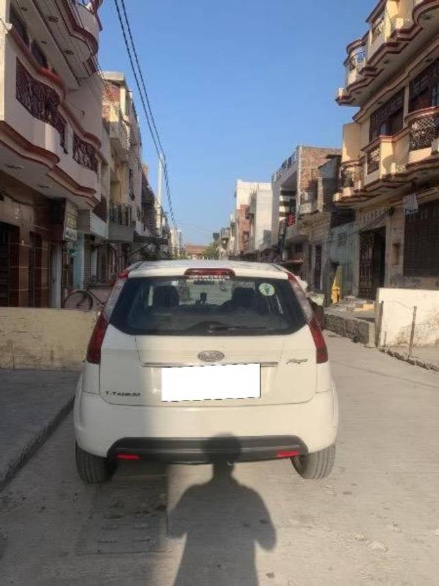 https://images10.gaadi.com/usedcar_image/4526575/original/processed_2a571583-7819-4ac4-a28b-0e6ea7a33c3d.jpeg?imwidth=6402