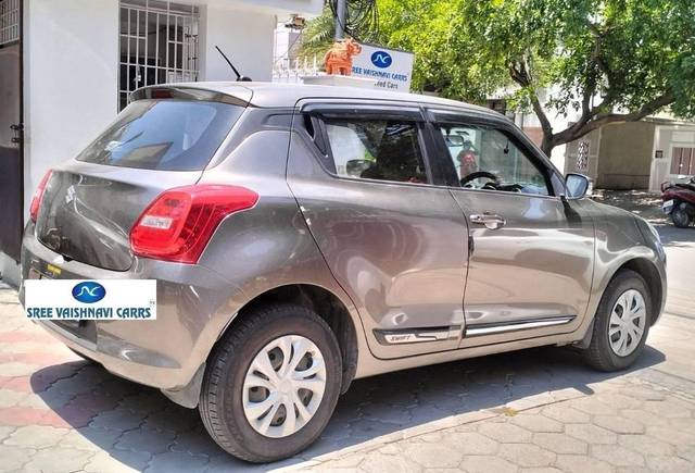 https://images10.gaadi.com/usedcar_image/4526577/original/processed_284198193e2d9c24cc5eb0709ff43efe.jpg?imwidth=6402