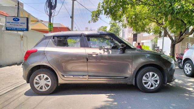 https://images10.gaadi.com/usedcar_image/4526577/original/processed_f8a89a9ed46e79742c29288b95dcbd89.jpg?imwidth=6401