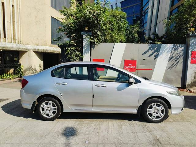 https://images10.gaadi.com/usedcar_image/4526583/original/processed_62526240e3fda29f29142c0f700e0b39.jpeg?imwidth=6401