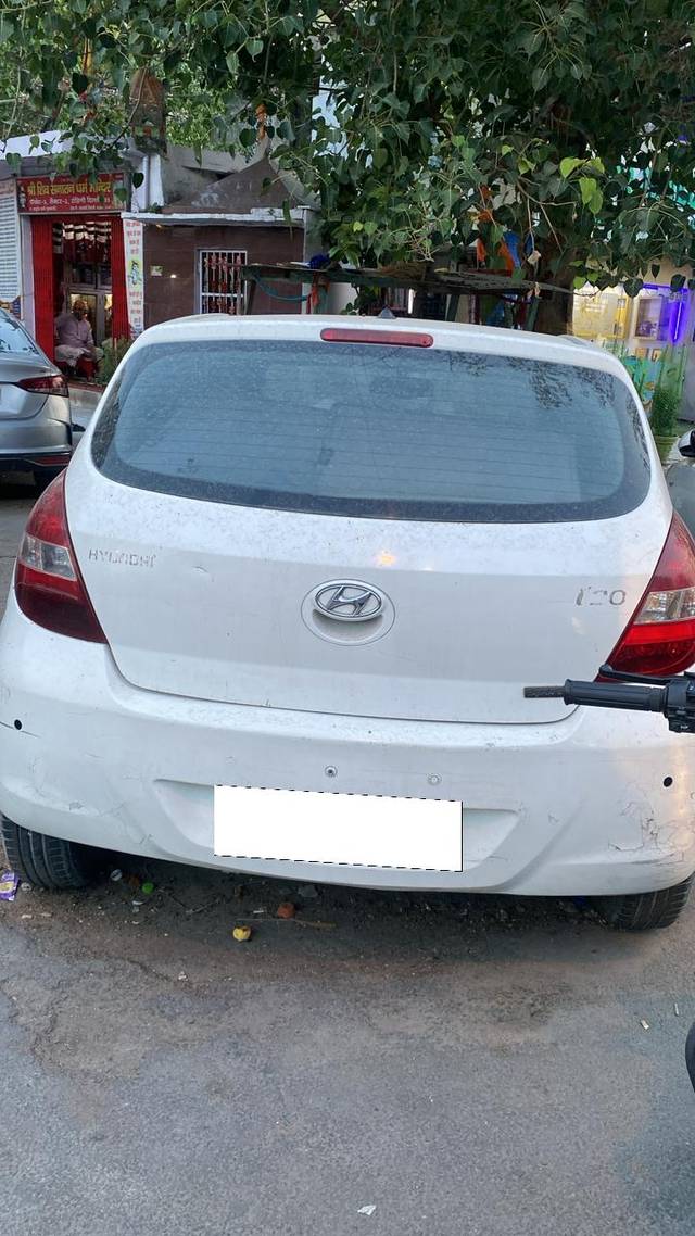 https://images10.gaadi.com/usedcar_image/4526598/original/processed_ac64d04a-e7fd-4638-bd21-813b9a5b6c07.jpg?imwidth=6401