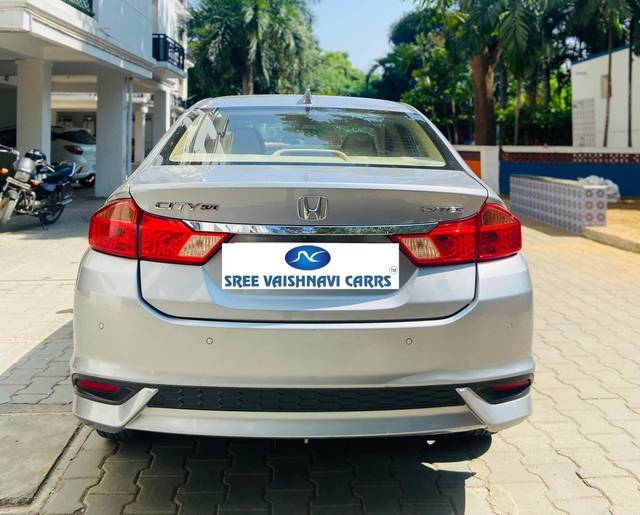https://images10.gaadi.com/usedcar_image/4526615/original/processed_98c5d09a24ed2e943ba96f1837011768.jpeg?imwidth=6402