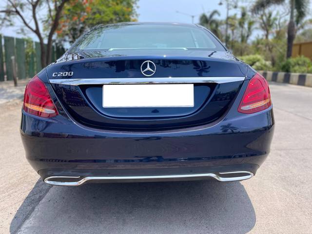 https://images10.gaadi.com/usedcar_image/4526617/original/processed_f148fda8fd5bc42845079b27a1e262b8.jpg?imwidth=6402