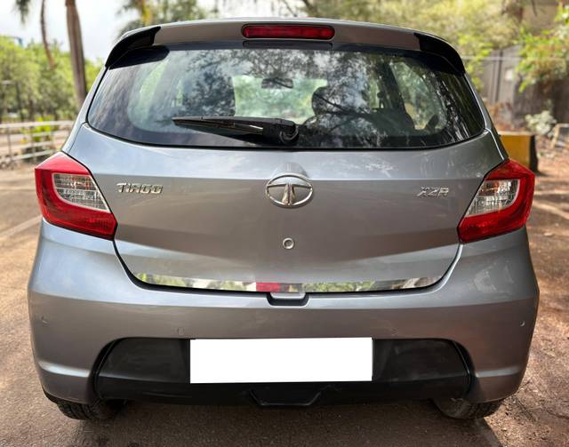 https://images10.gaadi.com/usedcar_image/4526633/original/processed_dd7e911aea376b774c9fe8538ab1c90d.jpg?imwidth=6402