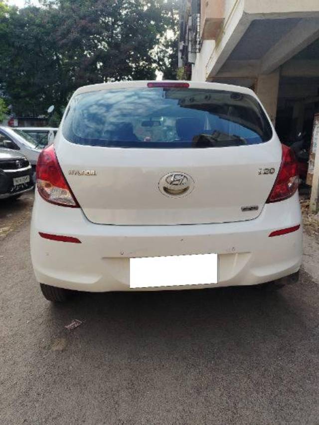 https://images10.gaadi.com/usedcar_image/4526635/original/processed_b69b53d2-eaed-4e2c-8d36-d0cf3f38a238.jpg?imwidth=6401