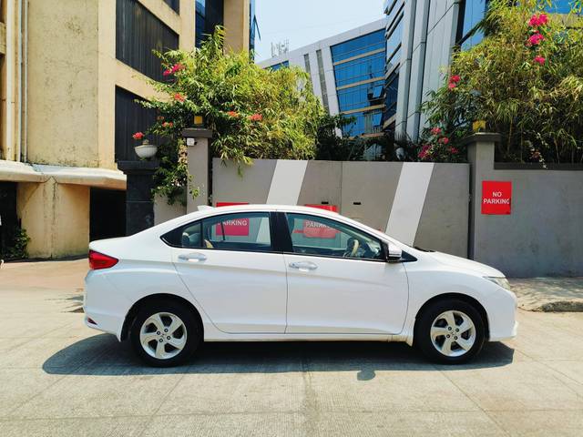 https://images10.gaadi.com/usedcar_image/4526646/original/processed_0b0cdc66d26c3a4ca2725c683771b669.jpeg?imwidth=6401