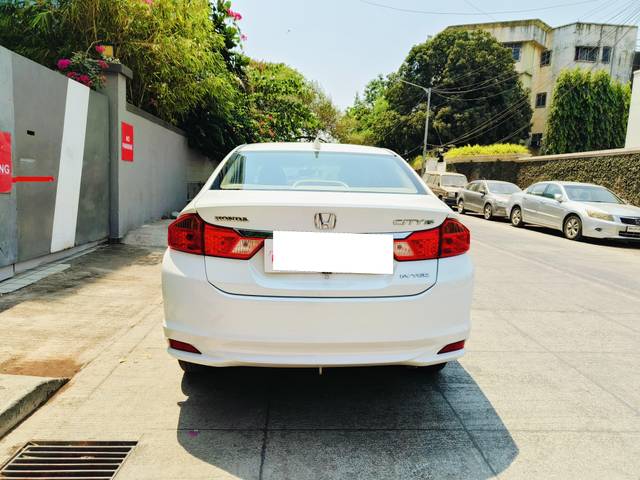 https://images10.gaadi.com/usedcar_image/4526646/original/processed_65fda56b9a95cd123f93df72b9ba68de.jpeg?imwidth=6402