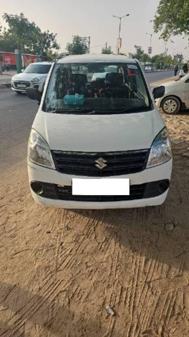 https://images10.gaadi.com/usedcar_image/4526647/original/processed_e68aa3fd-045f-4a02-b986-03526a2c027f.jpg?imwidth=6400