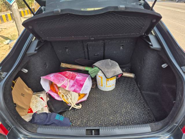 https://images10.gaadi.com/usedcar_image/4526661/original/307ce6a9-7540-4fe3-82b9-31da16395a18.jpg?imwidth=6401