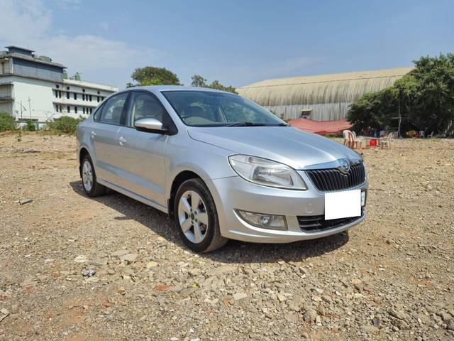 https://images10.gaadi.com/usedcar_image/4526676/original/processed_4d207830c2e0900fb7c6c1f0110bee4f.jpg?imwidth=6400