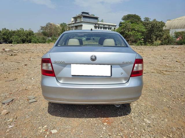 https://images10.gaadi.com/usedcar_image/4526676/original/processed_c17adef57b72a1340087208c20c48d9a.jpg?imwidth=6402