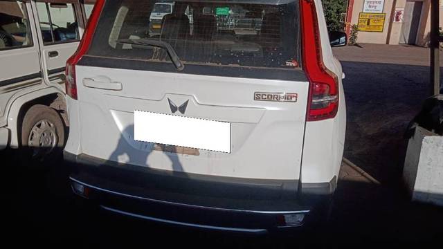 https://images10.gaadi.com/usedcar_image/4526698/original/processed_1a68ee5c-41f6-4e84-9398-8c5d5a750a35.jpg?imwidth=6401