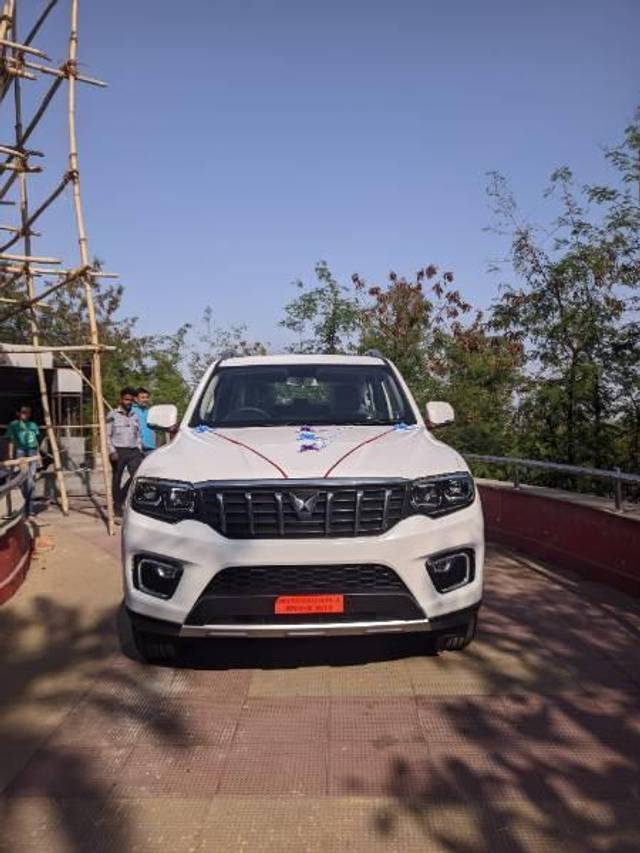 https://images10.gaadi.com/usedcar_image/4526698/original/processed_fe00d73e-b3b8-43fe-be66-b0721802cd74.jpg?imwidth=6400