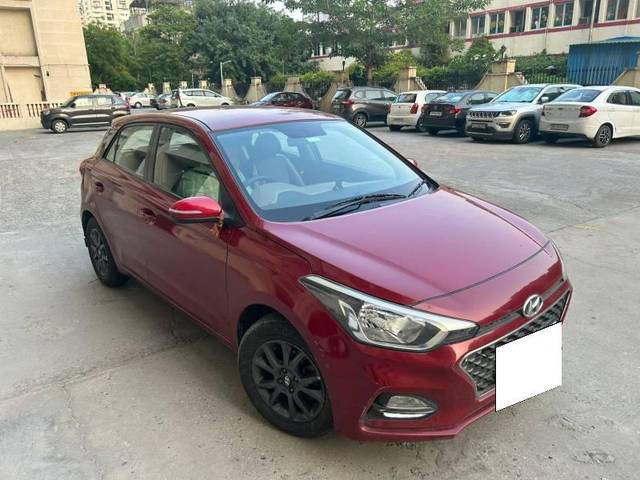 https://images10.gaadi.com/usedcar_image/4526711/original/processed_9cce6632-60f3-4f9d-97ea-f6c3cfd0b075.jpg?imwidth=6400