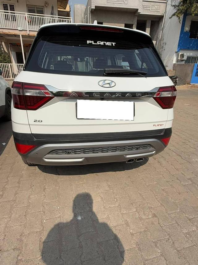 https://images10.gaadi.com/usedcar_image/4526770/original/processed_be6e320d-de02-4b20-a941-480d93289fd9.jpg?imwidth=6400