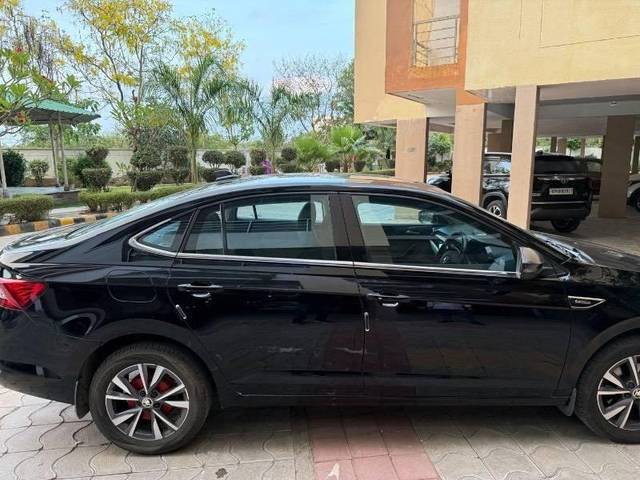 https://images10.gaadi.com/usedcar_image/4526797/original/processed_processed_60501931-8b02-43ab-9ff7-8514a32e9cb5.jpeg?imwidth=6401