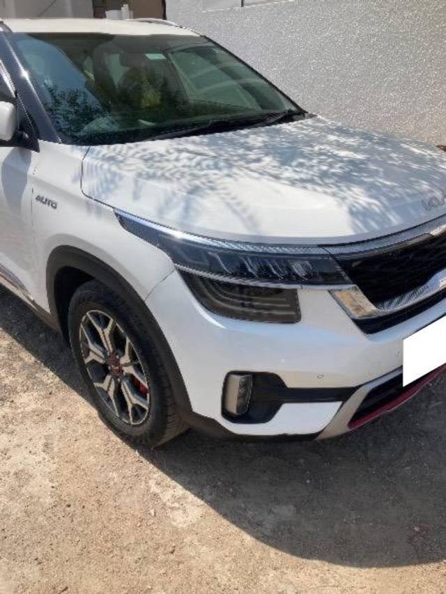 https://images10.gaadi.com/usedcar_image/4526798/original/processed_5f7e4854-d84d-4b75-87fa-43326de3cef3.jpeg?imwidth=6400