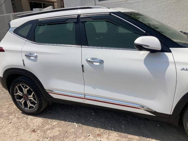 https://images10.gaadi.com/usedcar_image/4526798/original/processed_67a84677-e933-426f-8226-38ffca77ffc5.jpeg?imwidth=6401