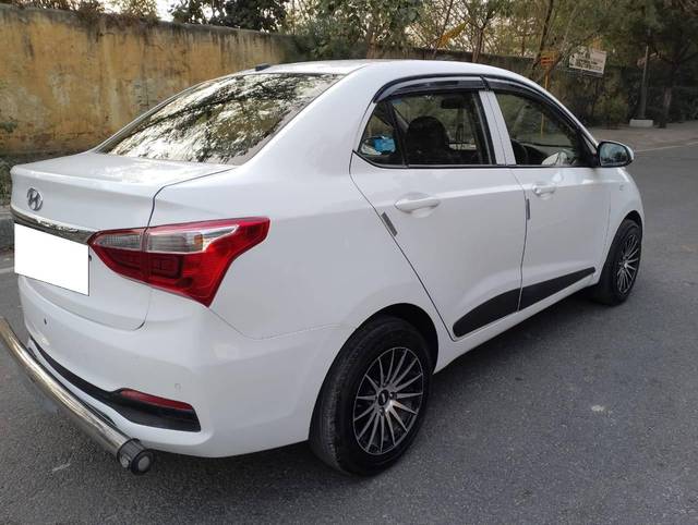 https://images10.gaadi.com/usedcar_image/4526801/original/processed_23ead9466eb4f704e3cb58d042eff95e.jpg?imwidth=6401