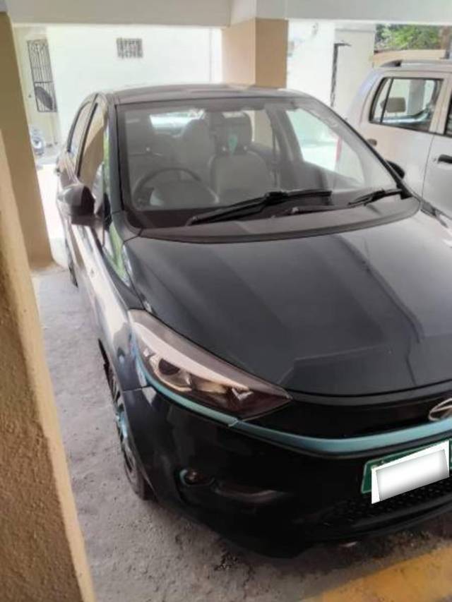 https://images10.gaadi.com/usedcar_image/4526803/original/processed_processed_60ff52aa-51ea-44d3-af16-001222e013fc.jpg?imwidth=6401