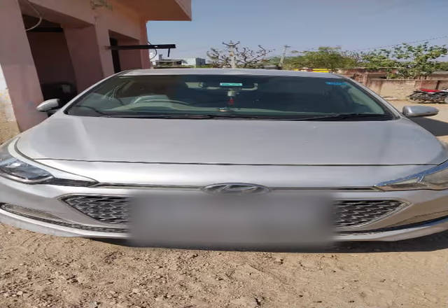 https://images10.gaadi.com/usedcar_image/4526808/original/af8cc35b-8dba-4ff3-b2ec-2c664c46bf9b.?imwidth=6400