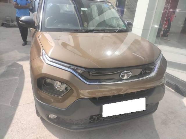 https://images10.gaadi.com/usedcar_image/4526831/original/processed_7426a5bd-0c70-4c57-82c2-c6c6c02ab618.jpeg?imwidth=6400