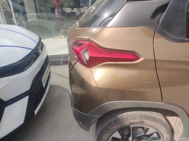 https://images10.gaadi.com/usedcar_image/4526831/original/processed_aec548e7-6fb5-4e89-b4e4-9753af395856.jpeg?imwidth=6401