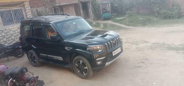 https://images10.gaadi.com/usedcar_image/4526838/original/processed_876941fe-b3ac-49e1-a492-58ef63ef6440.jpg?imwidth=6400