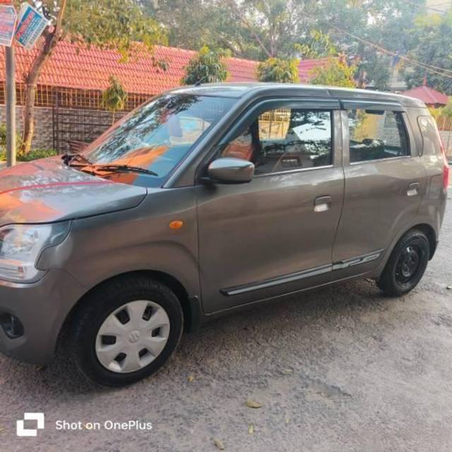 https://images10.gaadi.com/usedcar_image/4526843/original/processed_processed_631adb86-5ffe-409f-aed9-d8e2c4829117.jpg?imwidth=6400