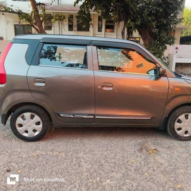 https://images10.gaadi.com/usedcar_image/4526843/original/processed_processed_a6445b83-f1d4-4616-b33b-16a0273618fa.jpg?imwidth=6401