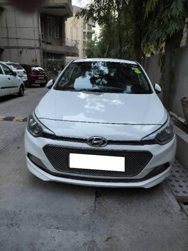 https://images10.gaadi.com/usedcar_image/4526854/original/processed_778aaaa1-f5a9-41a1-8cae-e27480053af9.jpg?imwidth=6400