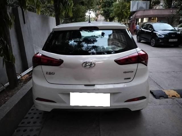https://images10.gaadi.com/usedcar_image/4526854/original/processed_c259b4a3-aea5-4b69-a9f6-a964525e2b1e.jpg?imwidth=6401