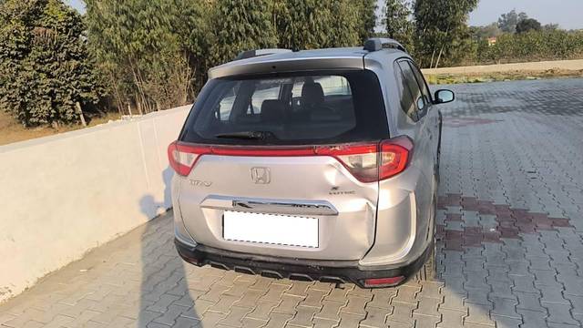 https://images10.gaadi.com/usedcar_image/4526935/original/processed_d0cc5e1a-260b-4ad7-9f13-ba2ba007b283.jpg?imwidth=6401
