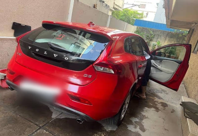 https://images10.gaadi.com/usedcar_image/4526941/original/b0997b1d-3f23-4cb9-b808-c228856ad523.?imwidth=6401