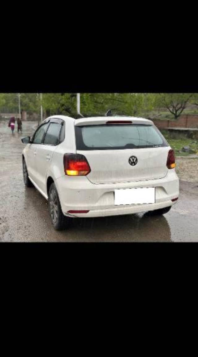 https://images10.gaadi.com/usedcar_image/4526953/original/processed_e6eb1dd1-4752-42db-9dae-d4d9cc52077a.jpg?imwidth=6400