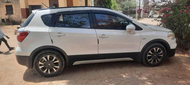 https://images10.gaadi.com/usedcar_image/4526956/original/processed_2fbacbc7-e8c6-4d83-b64c-c735c4123185.jpg?imwidth=6401