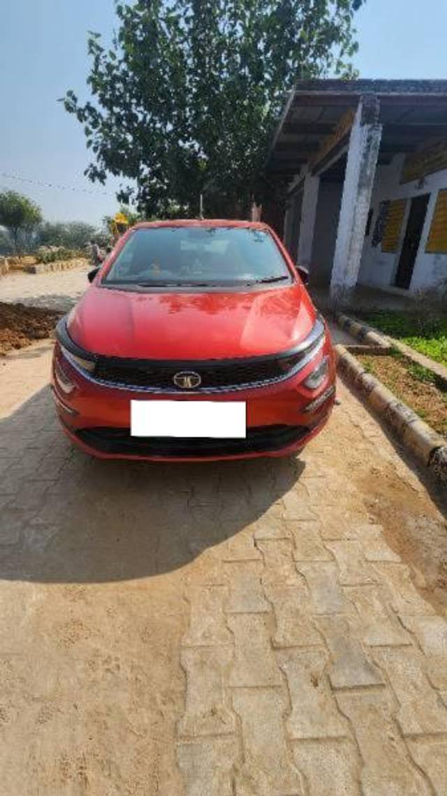 https://images10.gaadi.com/usedcar_image/4526959/original/processed_f5282f71-6075-493a-976d-a373ed3f0214.jpg?imwidth=6402