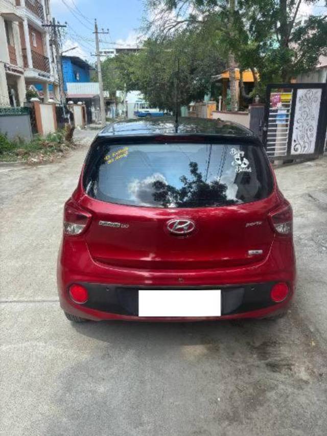 https://images10.gaadi.com/usedcar_image/4526962/original/processed_f2ef7e74-8fd3-469e-8637-64c74efb1f01.jpg?imwidth=6402