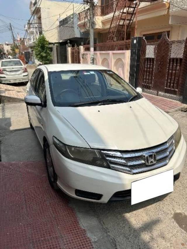 https://images10.gaadi.com/usedcar_image/4526967/original/processed_99d2ab9d-c946-43a6-856e-4325e75f3b5e.jpeg?imwidth=6400