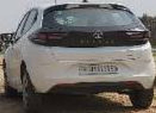 https://images10.gaadi.com/usedcar_image/4526983/original/processed_452dfd98-6469-441f-b112-d4b46e744d5d.jpg?imwidth=6400