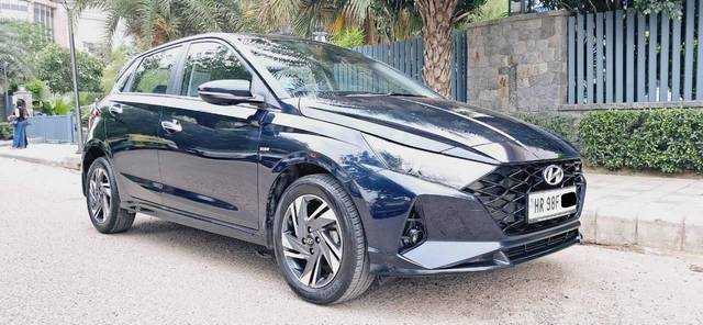 https://images10.gaadi.com/usedcar_image/4527020/original/processed_967adff389716c3fdecd3f205b78526c.jpg?imwidth=6400