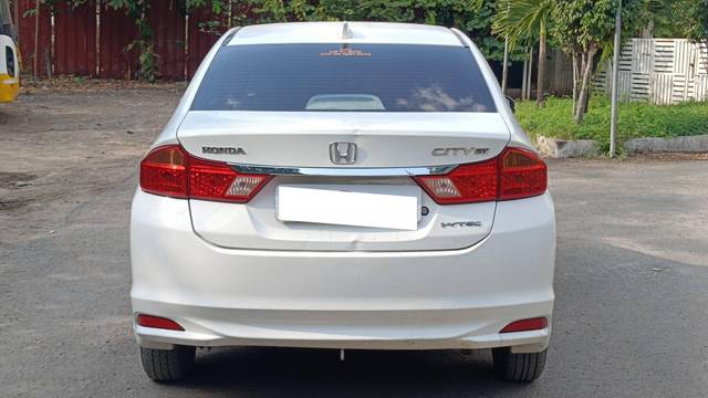 https://images10.gaadi.com/usedcar_image/4527037/original/processed_0bd68f9c2cb3b2cb71953e86cbb3e7fa.jpg?imwidth=6402