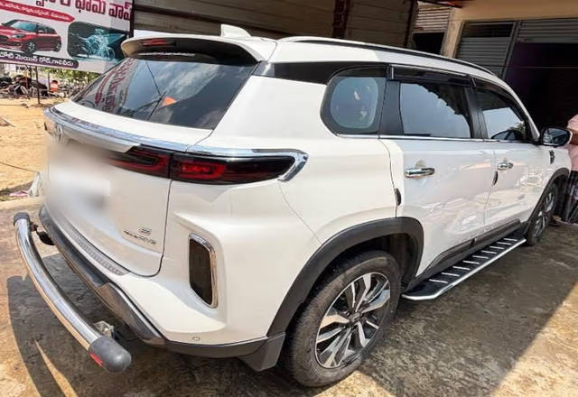 https://images10.gaadi.com/usedcar_image/4527044/original/032e99e1-6450-46ed-ab2b-765f7377cdca.?imwidth=6402