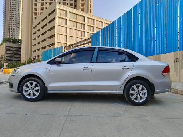 https://images10.gaadi.com/usedcar_image/4527045/original/dfd96928b6c67f9fd241d6325febef5e.jpg?imwidth=6402